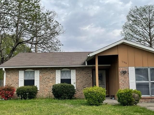 1st image of 1596 E Pear Ln