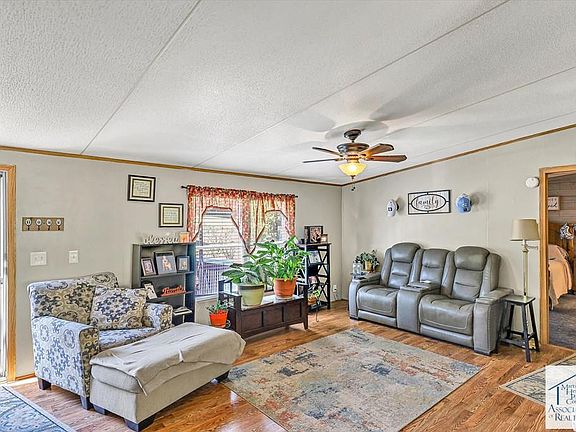 5th image of 631 Trot Valley Rd