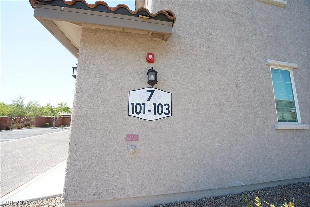 3 bed, 2.5 bath, 1545 sqft, $1,940 — Photo 3