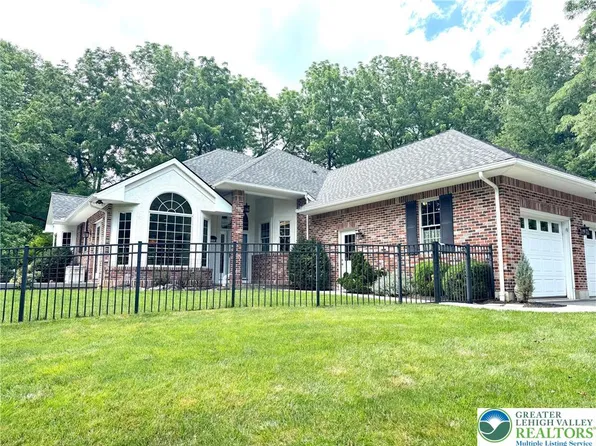 1859 Sherwood Cir, Allentown, PA 18103
