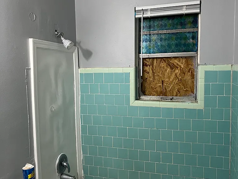 380 Astor St — Photo 5