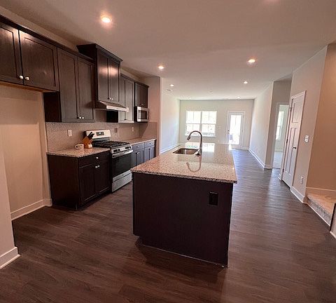 4th image of 760 Hazel Way