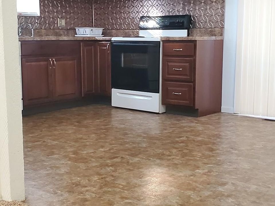 Kitchen and eat in dining area