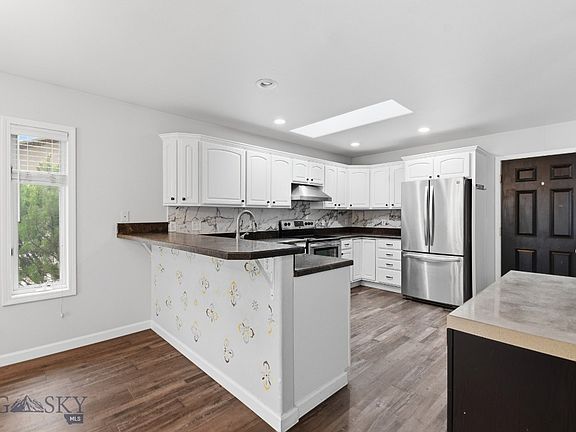4th image of 328 35th Ave NE