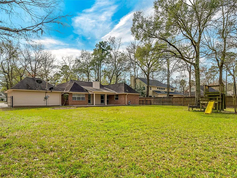 2460 Pebblebrook Cir — Photo 24