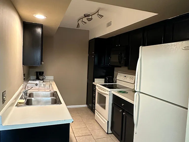 600 NW 4th St #205 — Photo 12