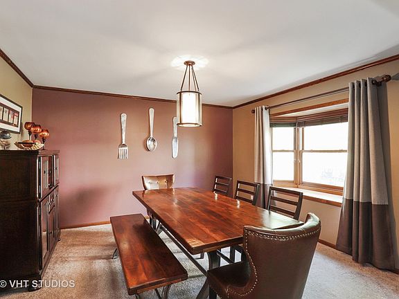 3rd image of 988 White Pine Dr