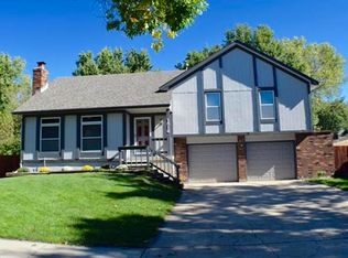 1516 E Frontier Ln, Olathe, KS 66062