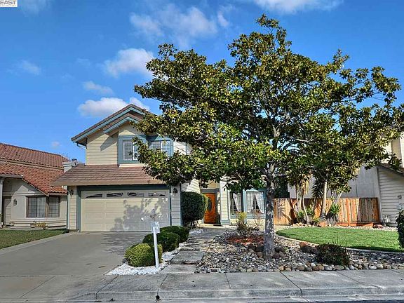 2nd image of 32743 Hilmar St