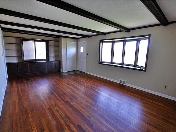 5th image of 307 Waterford St