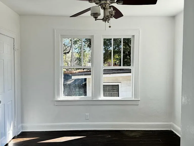 2573 Dellwood Ave — Photo 6