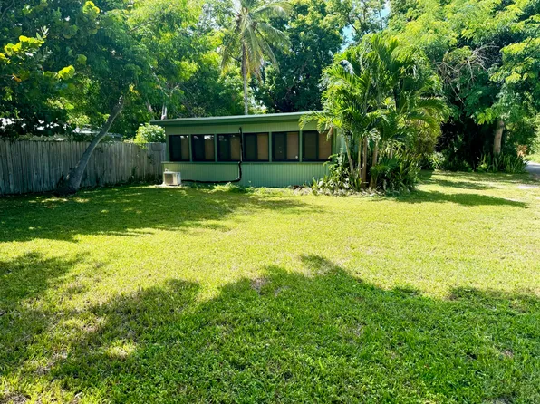 106 Poinsetta Dr, Key Largo, FL 33037