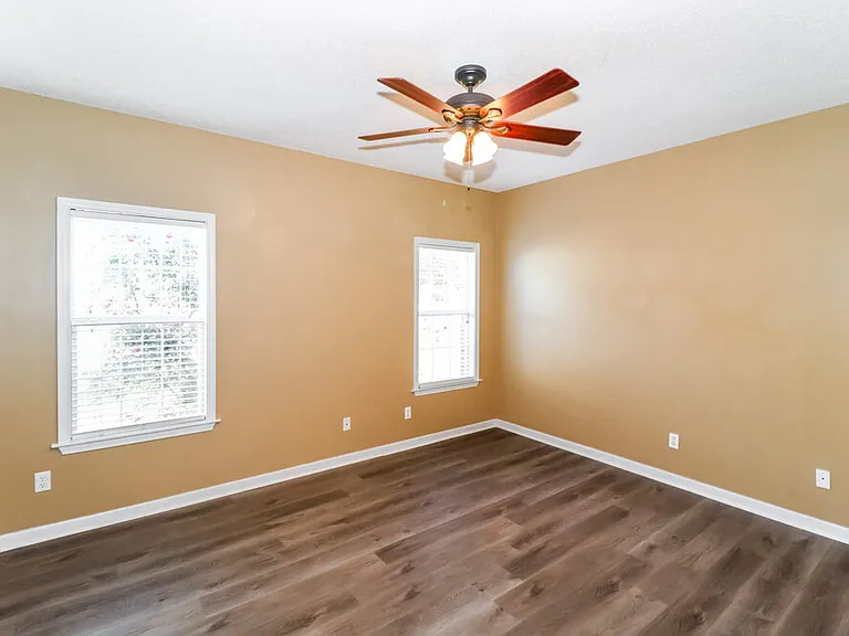 8662 Rogers Park Ave — Photo 15