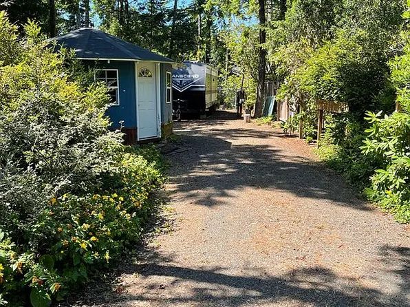 91 Outer Dr, Florence, OR 97439