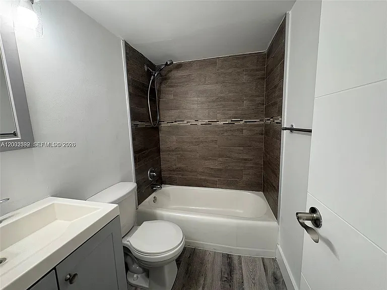 7545 E Treasure Dr #9H — Photo 17