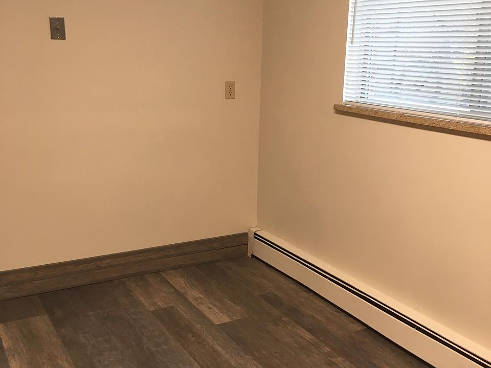 Kitchen eat in area