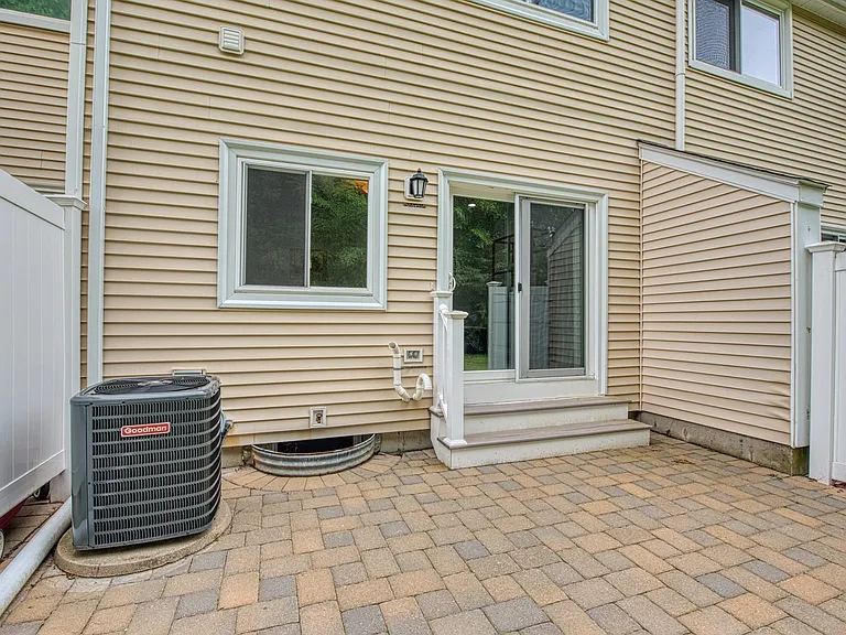 28 Gaslight Ln #28 — Photo 27