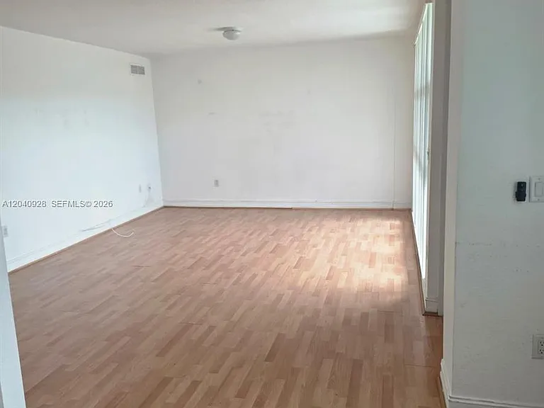 1080 99th St #323 — Photo 6
