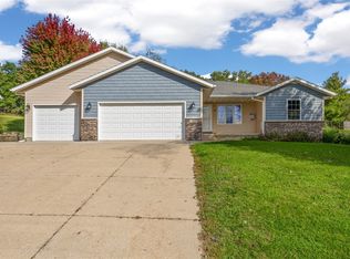 1625 Ranmar Dr, Ely, IA 52227