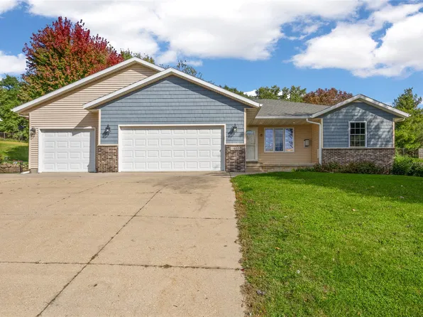 1625 Ranmar Dr, Ely, IA 52227