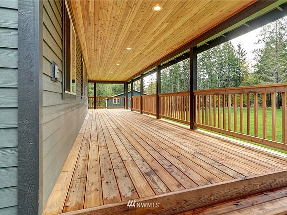 3rd image of 31 E Sapphire Court