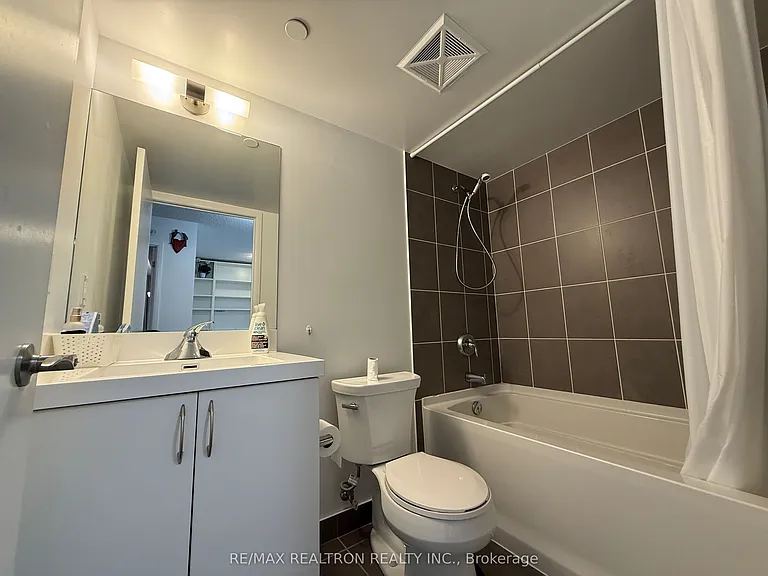 800 Lawrence Ave W #523 — Photo 8