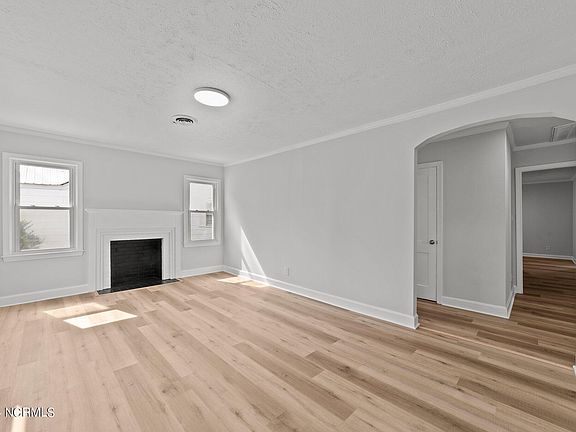 3rd image of 109 N Thompson Street