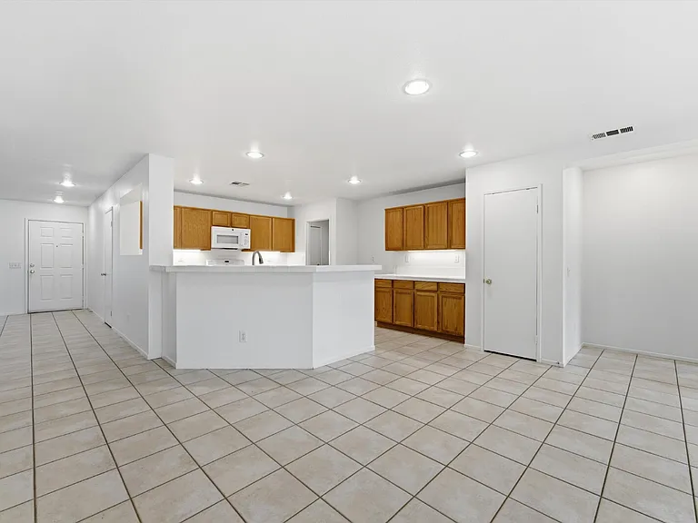 42144 Madison Ct — Photo 7