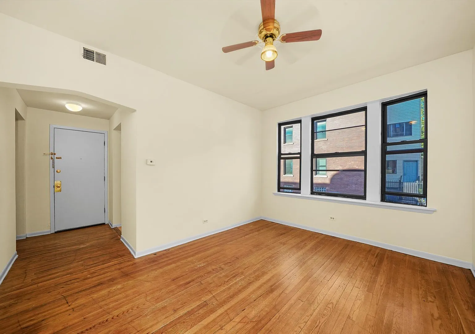 2319 N. Kedzie LP — Photo 1