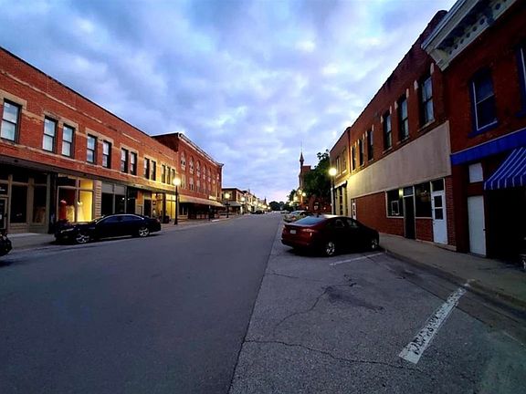 2nd image of 117 S Main St