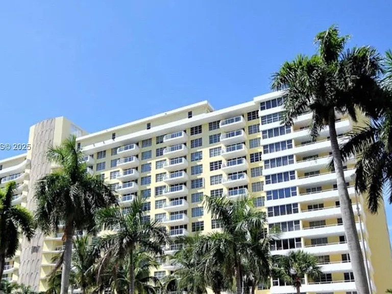 5600 Collins Ave #14K — Photo 11