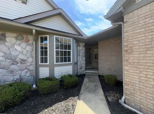 16180 Scenic Dr, Clinton Township, MI 48038