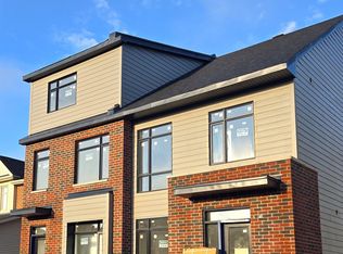 873 Contour St, Ottawa, ON K1W0G6