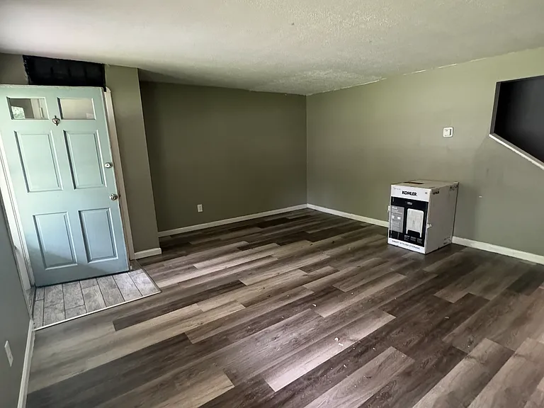 6015 Glenway Dr #B — Photo 10