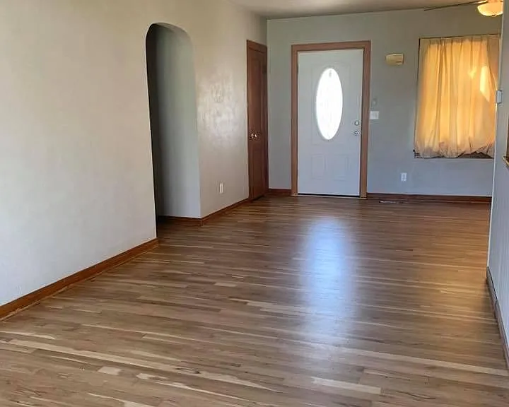 1016 S Market St — Photo 2