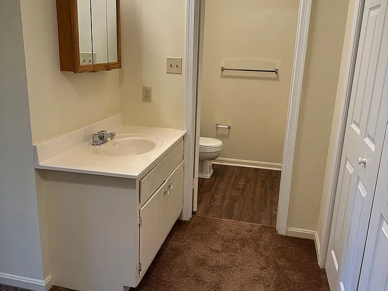1285 Colonial Rd — Photo 6