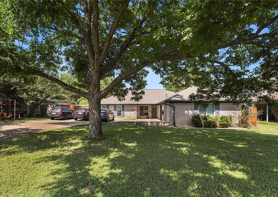 Shared front yard with firepit & garden beds