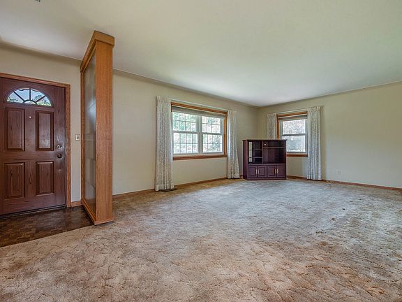3rd image of 421 Country Club Blvd