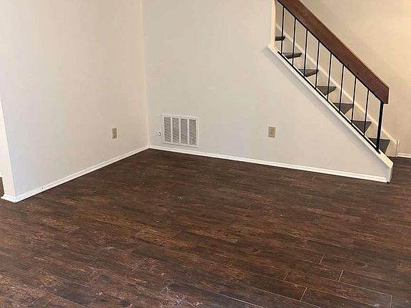 5th image of 18 Glenwood Dr