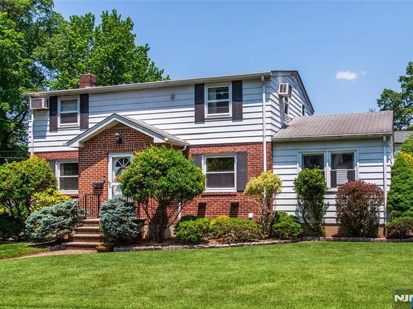141 Lexington Ave, Cresskill, NJ 07626