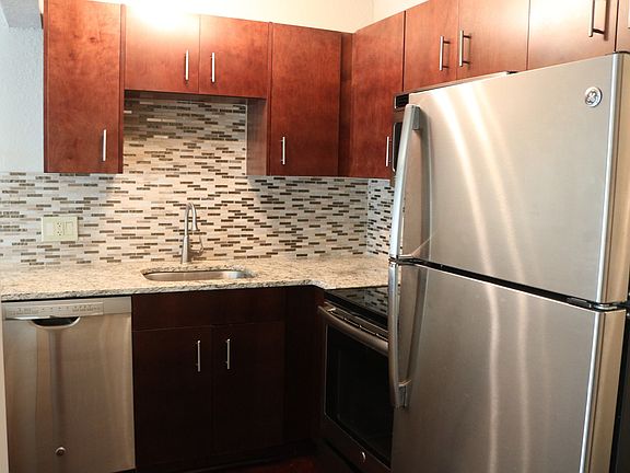 5th image of 3900-3902 Booth St #1B