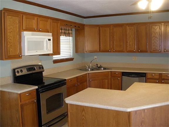 2nd image of 385 Highland Dr