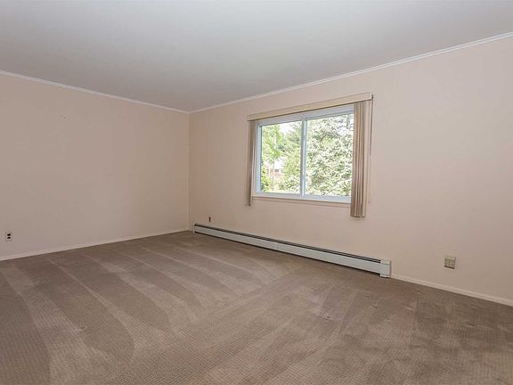 4th image of 10 West Ln