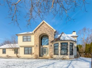 71 Eagle Rock Dr, Rochester, NY 14609