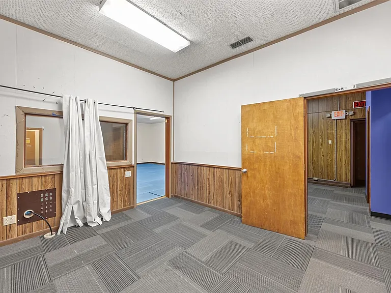 221 E Main St — Photo 14