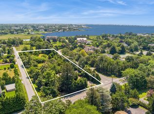 28 Apaucuck Point Rd, Westhampton, NY 11977