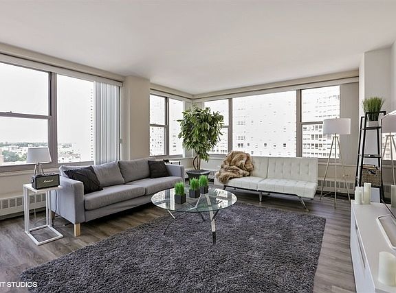 4th image of 3900 N Lake Shore Dr APT 12F