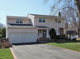 2998 Ewell Pl, Wantagh, NY 11793