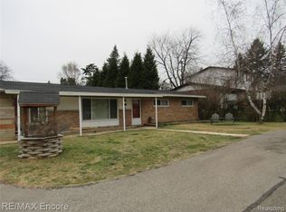1292 S Williams Lake Rd, White Lake, MI 48386
