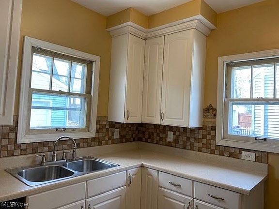 3rd image of 1616 Multnoma Ave